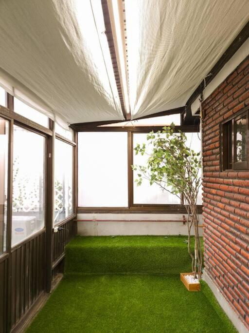 วิลล่า Yongsan Cozy Castle With Rooftop Garden For Families