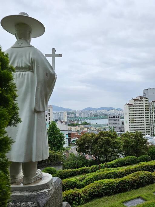 วิลล่า Yongsan Cozy Castle With Rooftop Garden For Families โซล