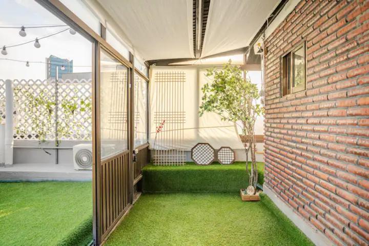 วิลล่า Yongsan Cozy Castle With Rooftop Garden For Families